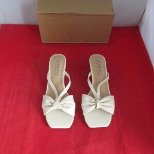JOURNEE COLLECTION Starling Kitten Heel Slip On Sandals US Size 8 - Ivory #1026